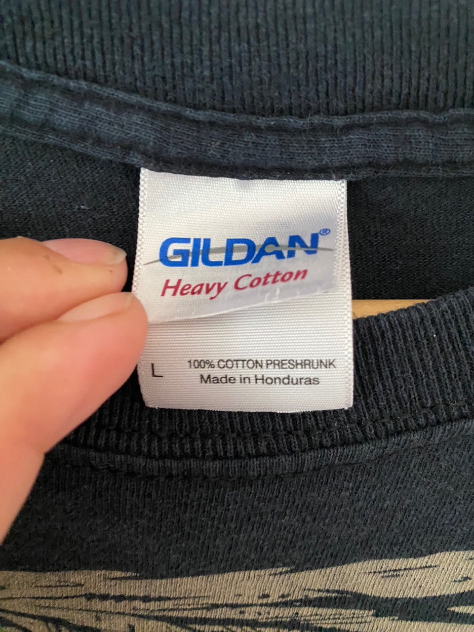 gildan tag heavy cotton size large 100% cotton made in honduras