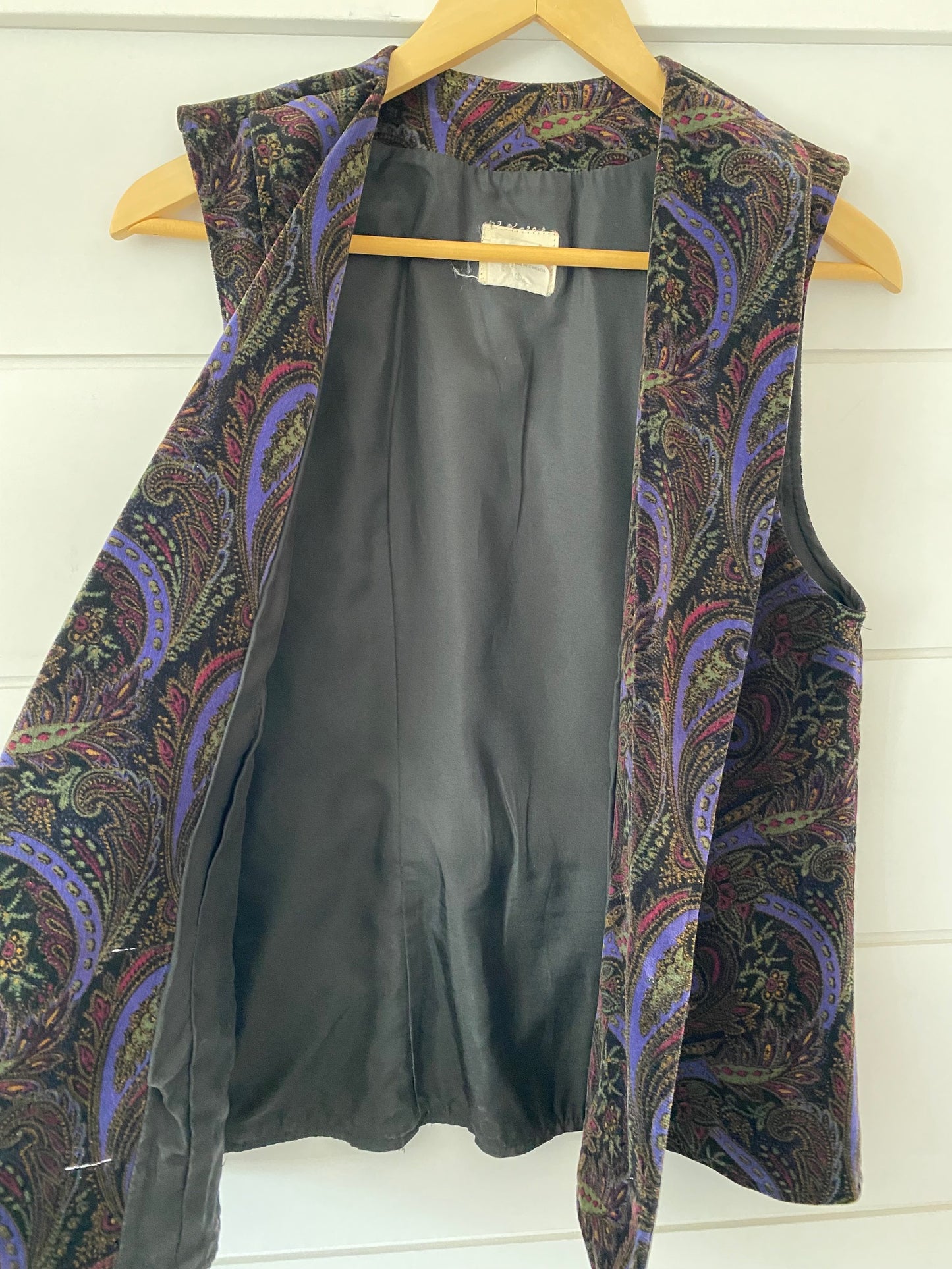 Women Vintage Vest No Sleeves Tapestry Style Made in Canada