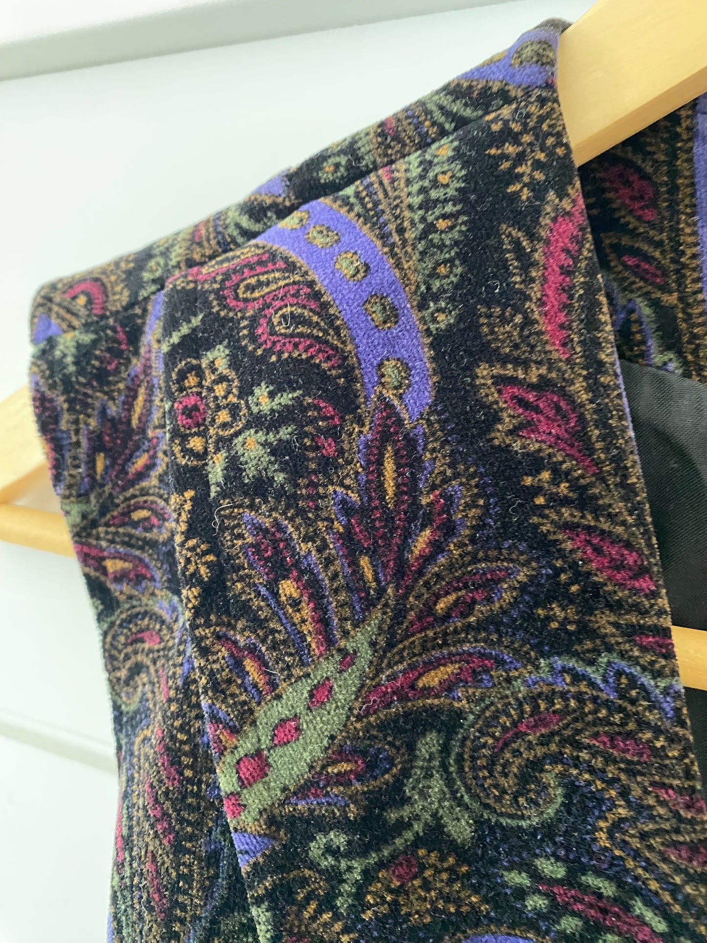 Women Vintage Vest No Sleeves Tapestry Style Made in Canada