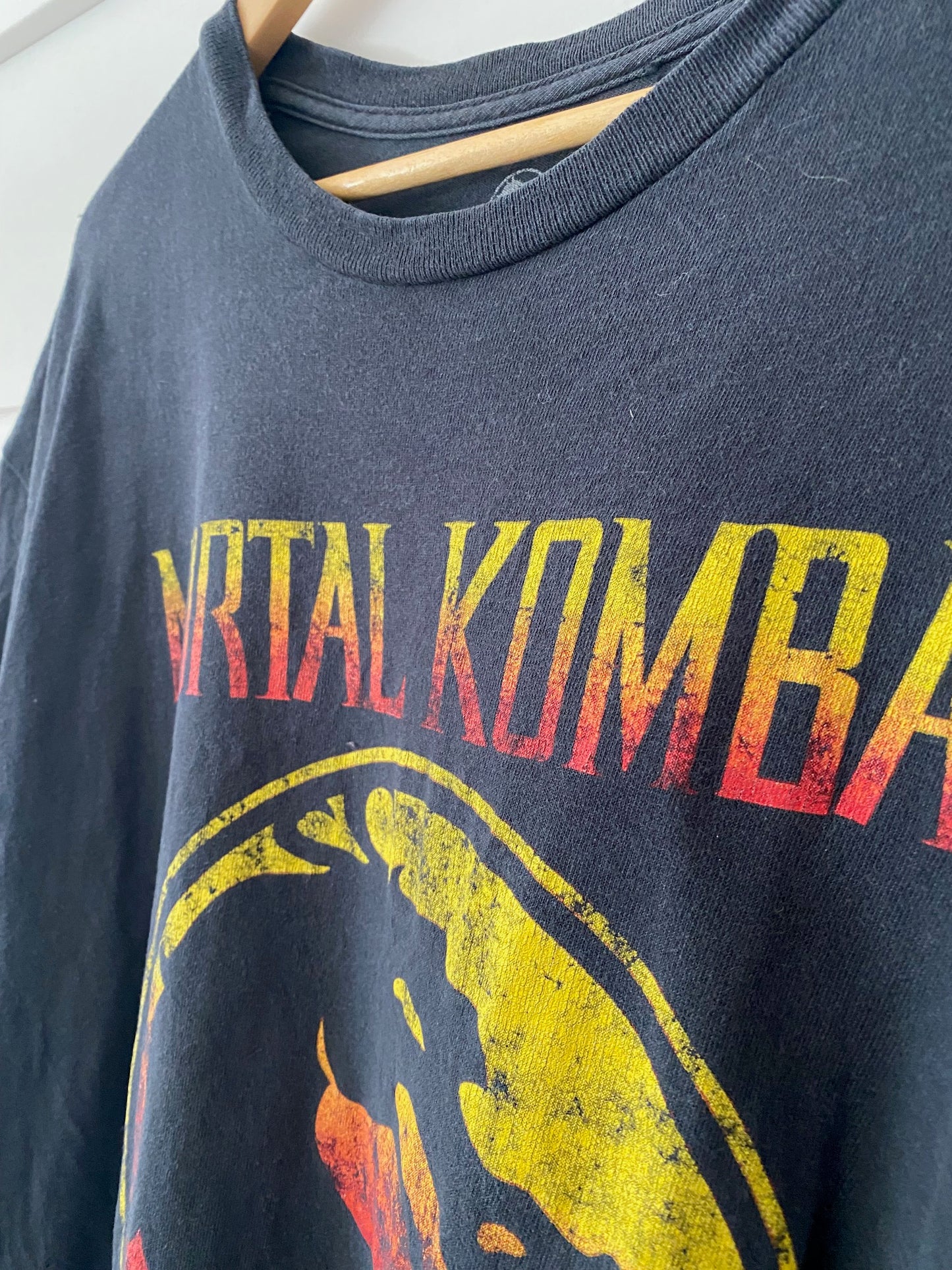 Vintage Mortal Kombat Graphic Tee – Retro Gamer Unisex T-Shirt
