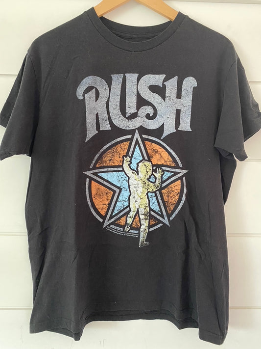 black rush t-shirt with a bleu star and a person